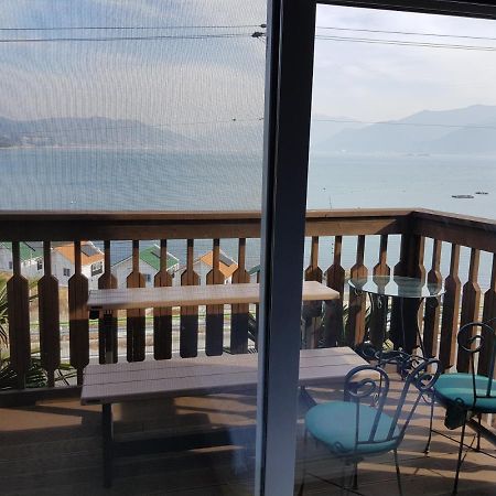Rainbow Hill Pension Namhae Bagian luar foto
