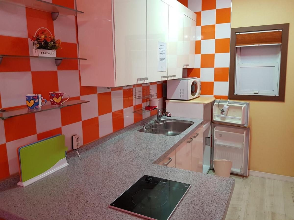 Rainbow Hill Pension Namhae Bagian luar foto