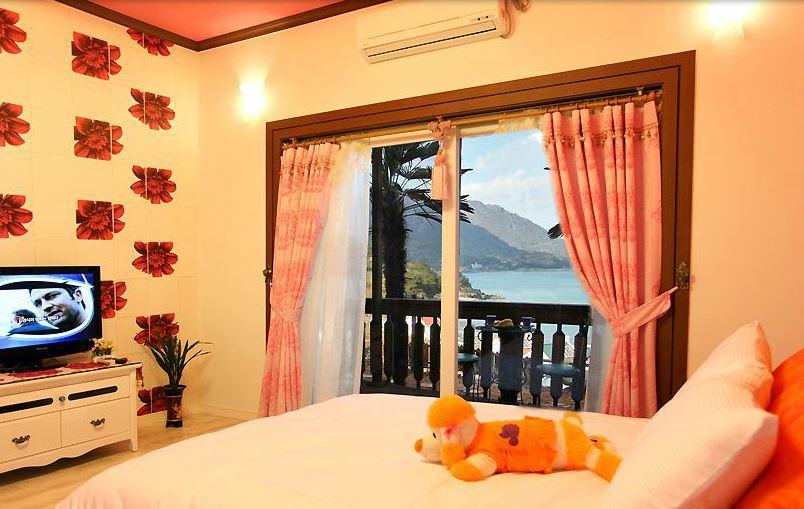 Rainbow Hill Pension Namhae Bagian luar foto