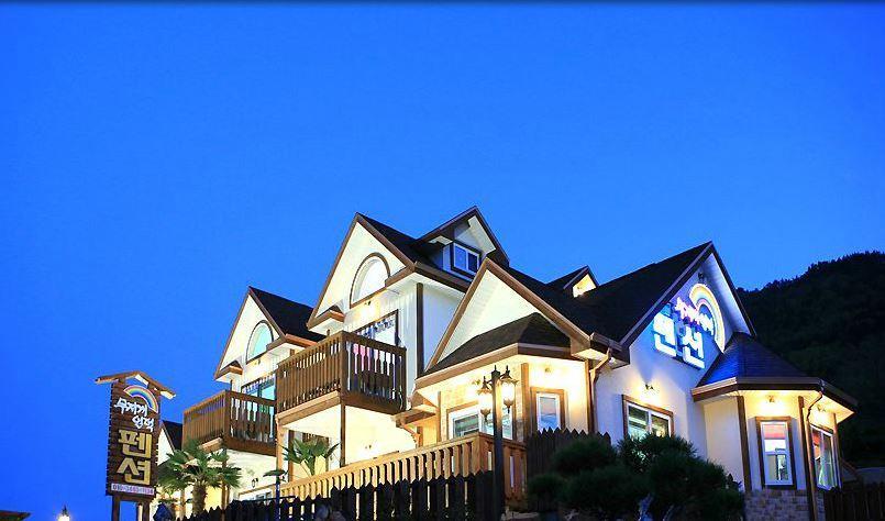 Rainbow Hill Pension Namhae Bagian luar foto