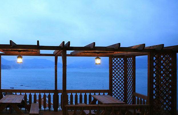 Rainbow Hill Pension Namhae Bagian luar foto